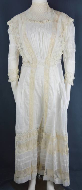 Wedding gown, Spillville, Iowa, 1911