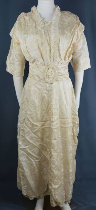 Wedding gown, Iowa, 1914