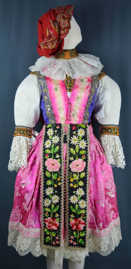 Woman's kroj, Uherské Hradiště, Moravia, 1920-1933