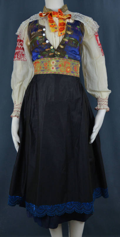 Woman's kroj, Czechoslovakia, 1900-1920