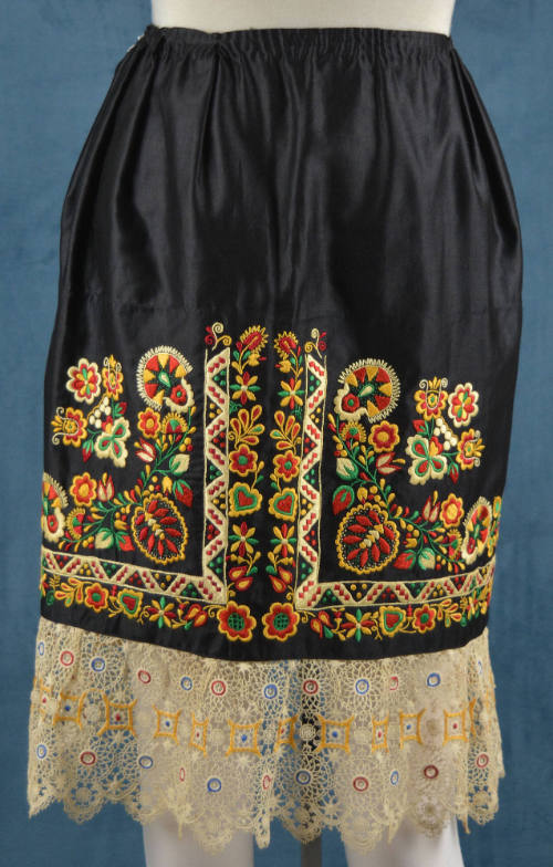 Apron, Moravia, 1940-1950