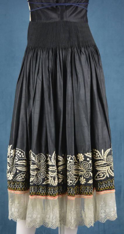 Apron, Piešt’any, Slovakia, 1920-1935