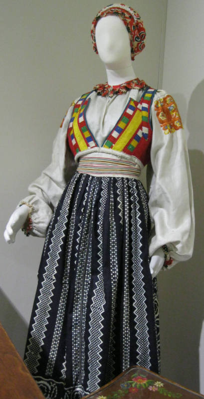 Woman's kroj, Liptovská Lúžna, Slovakia